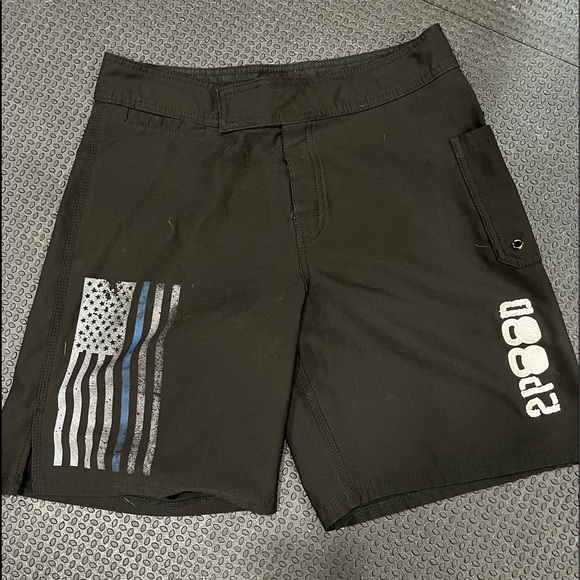 2 pairs of Medium 2POOD wod shorts - Picture 2 of 4